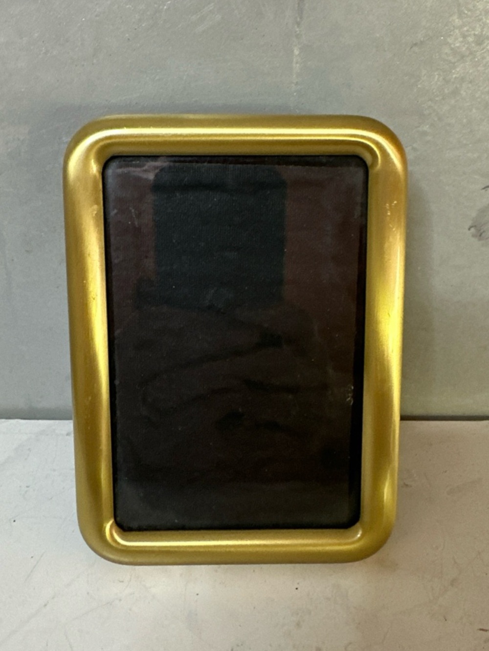 VINTAGE GOLD METAL HALLMARK PICTURE FRAME FITS 3X4